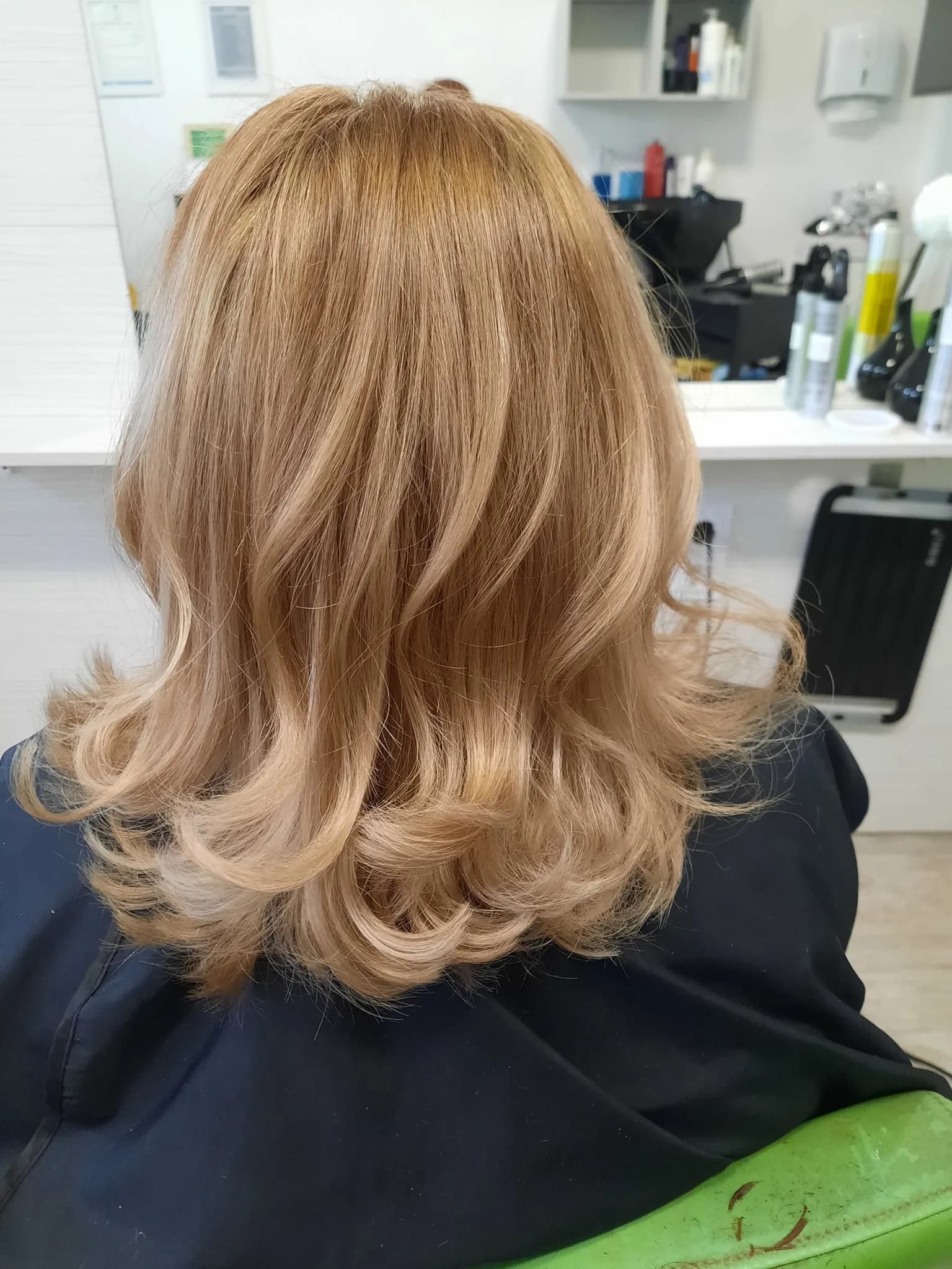 Salon Urška - fotografija 1
