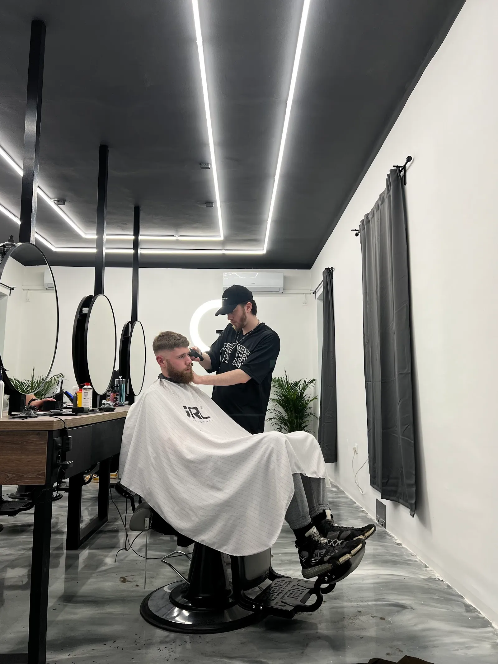 Unseen Barbershop - fotografija 1