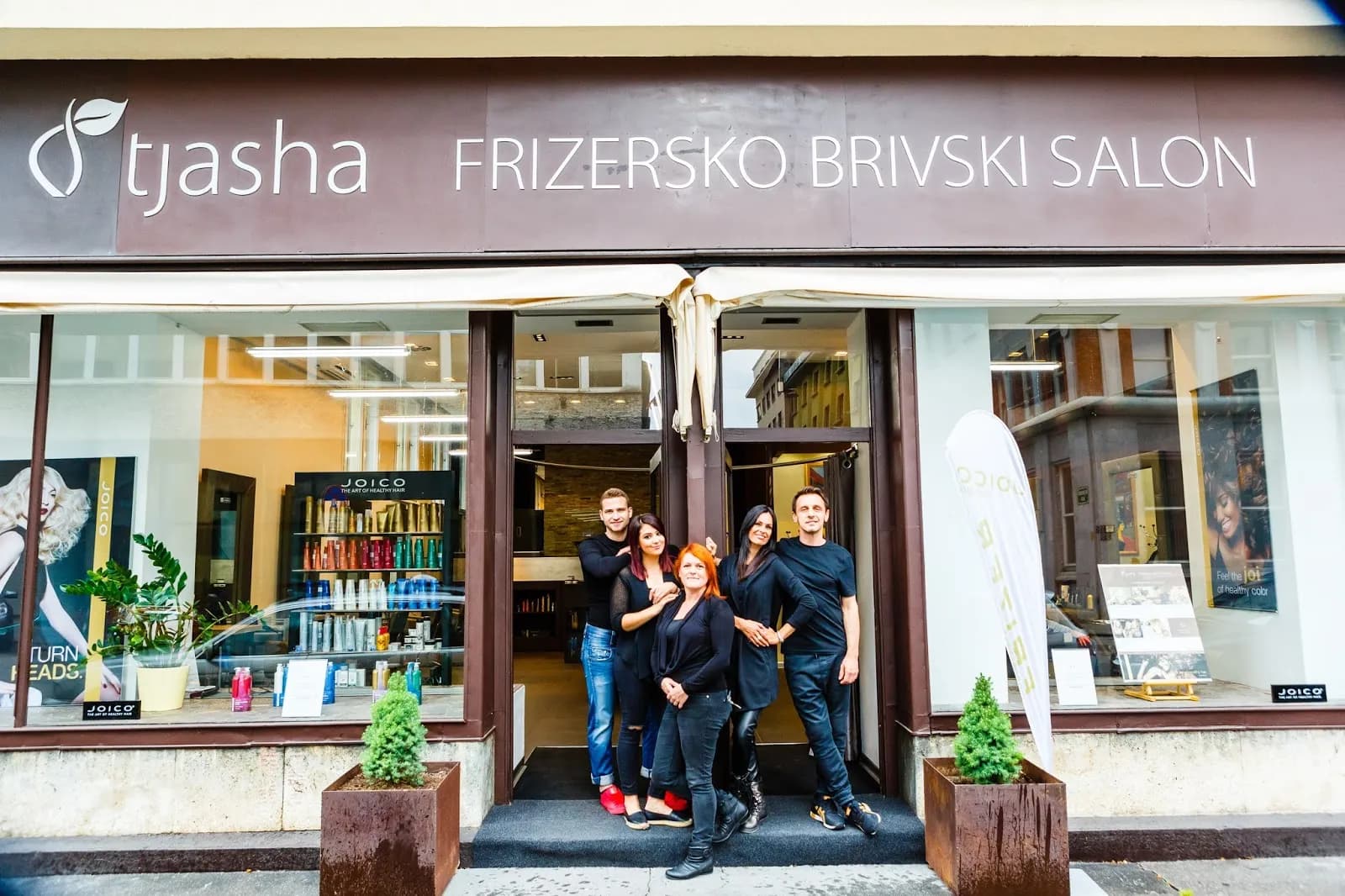 Tjasha Frizersko Brivski Salon - fotografija 1