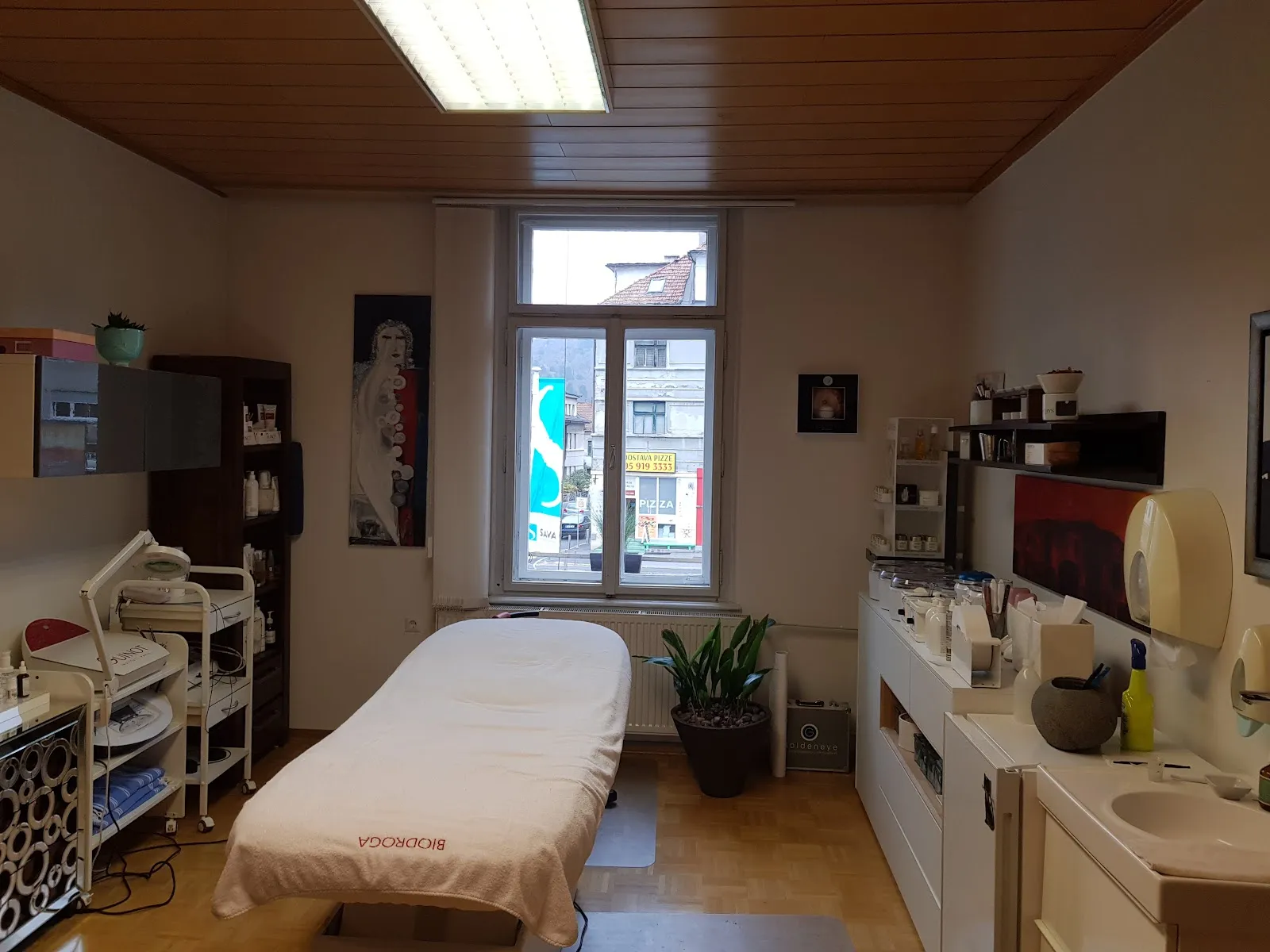 Kozmetični studio črna mačka - fotografija 1