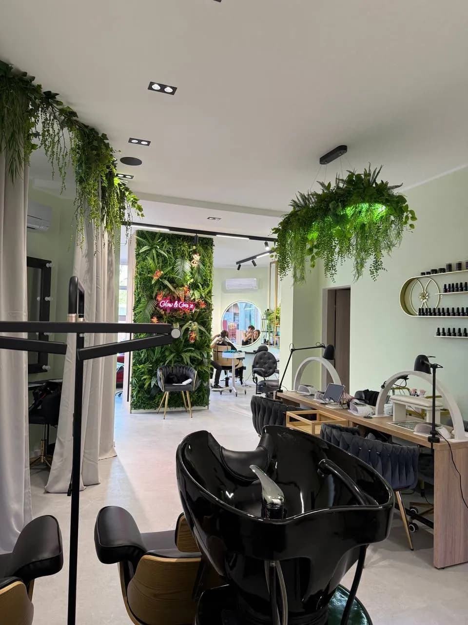 Salon Mone - fotografija 1
